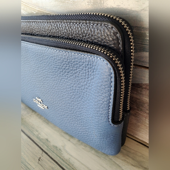 Coach Contrast Double Zip Wallet /Wristlet In Sky Blue Multi New w/tags CF477 - Picture 4 of 14